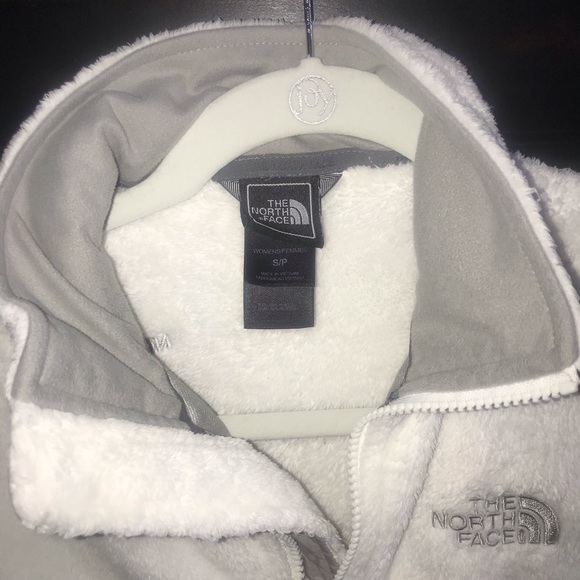 White fuzzy/fluffy Northface women’s jacket - Picture 3 of 8